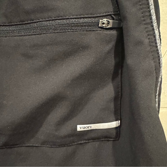 Vuori Trail Runner athletic shorts Black Size Large - Picture 8 of 10